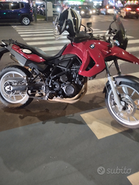 Bella moto bassi consumi bella per viaggiare