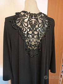 Soprabito lungo nero leggero con pizzo.