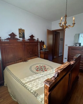 Camera da letto completa in legno massello