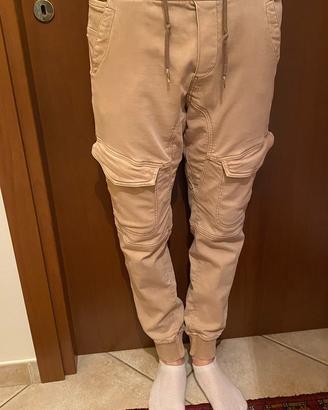 Pantaloni jogger