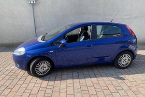 AUTO FIAT PUNTO