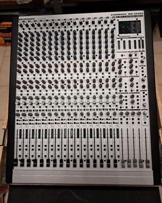 mixer audio BEHRINGER