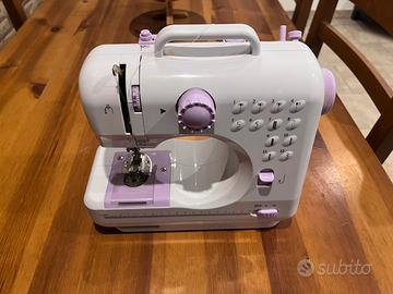 Macchina da cucire portatile