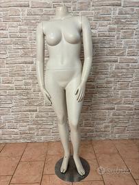 Manichino donna con braccia e mani articolate