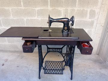 Macchina da cucire Singer funzionante del 1921