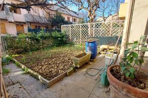 NOVILARA SCHIERA CON GIARDINO TAVERNA E GARAGE.