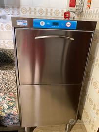 Lavastoviglie professionale con addolcitore automa