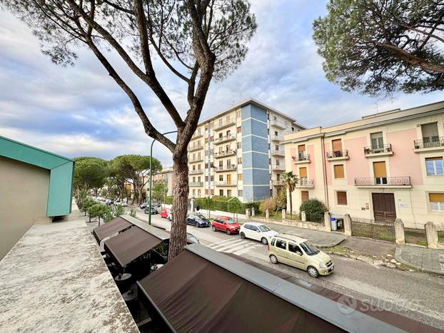 Viale Degli Atlantici - 2815 -