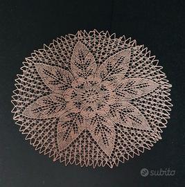 Centro tavola, rotondo  fatto all'uncinetto 