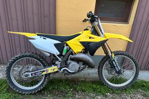Suzuki rm125 cross