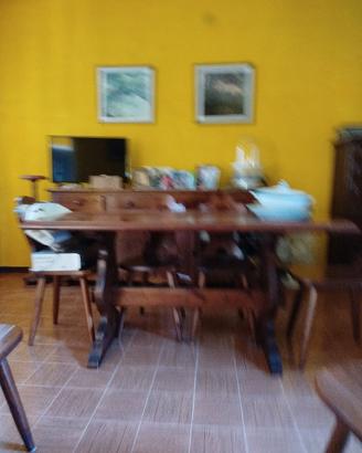 tavolo in legno massiccio