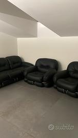 Poltrone e divano Okay di Adriano Piazzesi