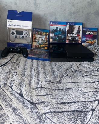 PlayStation 4 nera completa 2 joystick e giochi