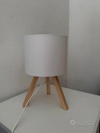 Lampada da tavolo bianco