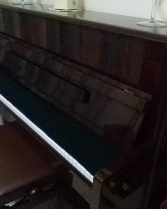 piano verticale da studio