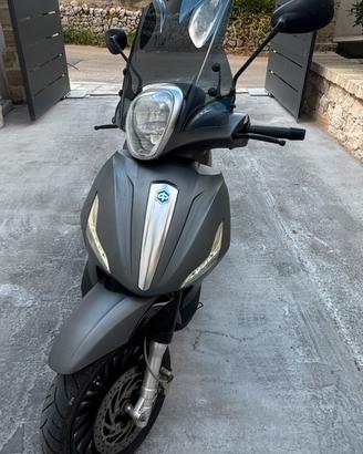 Beverly 300