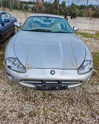 Jaguar XK8 coupè 4.0 1998 per ricambi (2a)