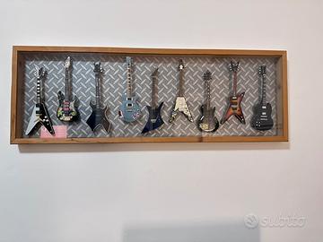 Collezione di chitarre in miniatura