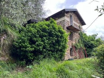 Rustico / Casale di 70 m² con 3 locali a Apricale