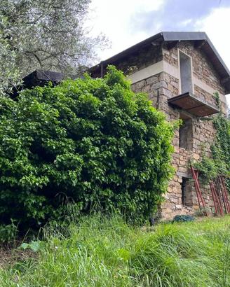 Rustico / Casale di 70 m² con 3 locali a Apricale