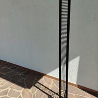 Porta CD in metallo.