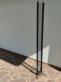 Porta CD in metallo.