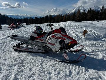 Motoslitta polars 850 khaos