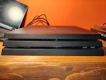 PlayStation 4 con accessori e giochi