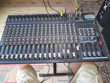 Mixer Yamaha MX 20/6 con effetti