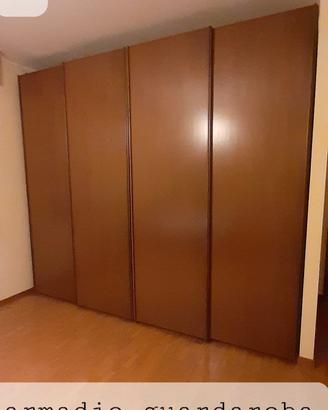 Armadio in legno 