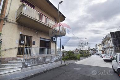 Locale Commerciale - Aci Castello