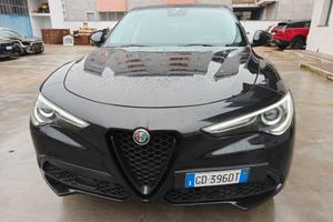 Alfa Romeo Stelvio Q4 Veloce total black