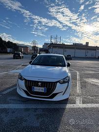 Peugeot 208,  1.2.  75cv