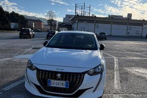 Peugeot 208,  1.2.  75cv