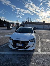 Peugeot 208,  1.2.  75cv