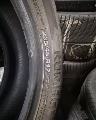 4 Gomme Invernali Kumho 235/45 R17 97V - DOT 2224