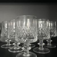 Set bicchieri vintage in vetro lavorato con stelo