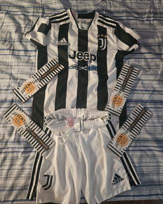 completo Juve originale 11 12 anni pari al  nuovo 