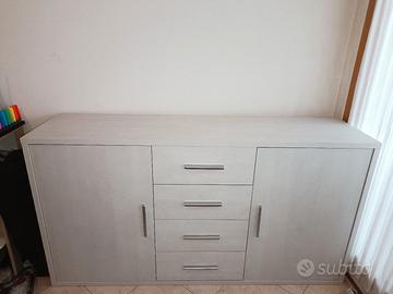 Madia moderna bianca.