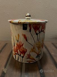 Barattoli contenitori in latta per alimenti