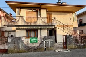 APPARTAMENTO TRICAMERE IN BIFAMILIARE