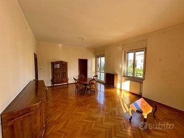 AMPIO E LUMINOSO APPARTAMENTO BICAMERE ESPOSTO ...