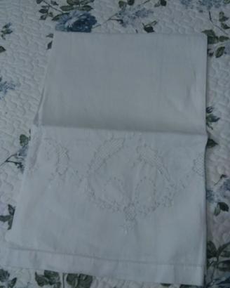 Asciugamani cotone ricamati