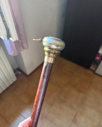 Bastone da passeggio con orologio