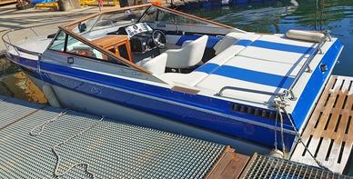 SCORPION 230 Chris Craft natante
