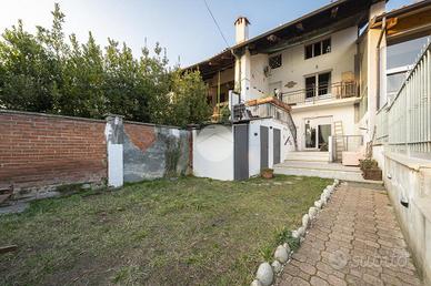 CASA SEMINDIPENDENTE A RIVOLI