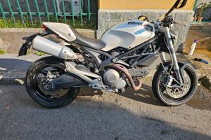 Ducati Monster 696 plus