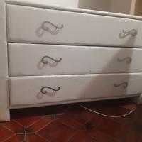 Comò e comodini similpelle imbottiti