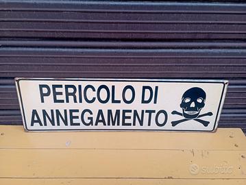 Vecchia targa in metallo anni 60/70