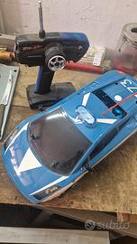 auto radiocomandata con motore a scoppio